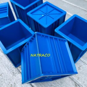 Khuôn đúc mẫu bê tông chất lượng cao dùng để tạo mẫu bê tông lập phương phục vụ thí nghiệm cường độ nén, độ bền vật liệu trong phòng thí nghiệm xây dựng.
