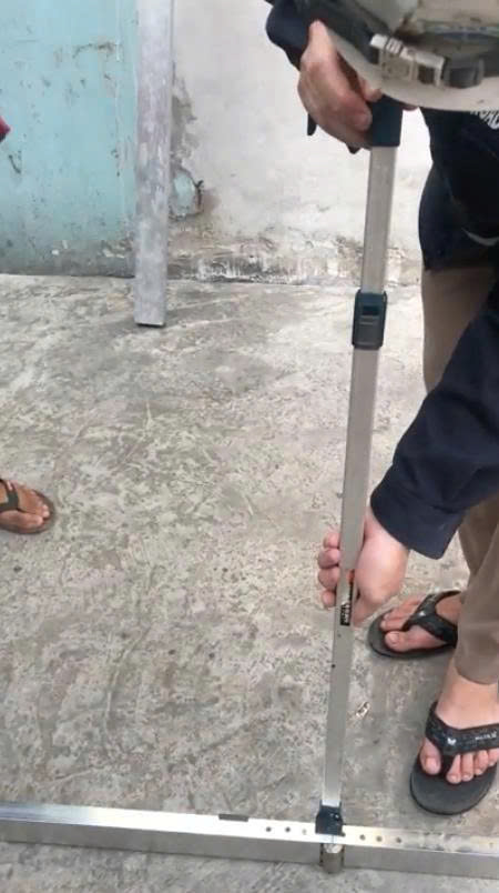 Thước 3m đo mặt phẳng đường